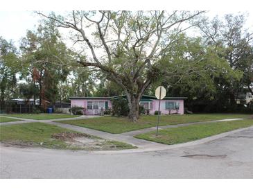 Photo one of 4507 Tarpon Dr Tampa FL 33617 | MLS TB8324992