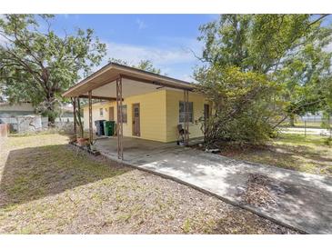Charming single-story home with covered parking and a welcoming entrance at 2724 W Henry Ave, Tampa, FL 33614