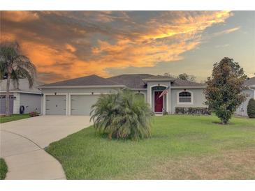 Charming single-story home with a well-manicured lawn and a two-car garage at 3813 Salida Delsol Dr, Ruskin, FL 33573