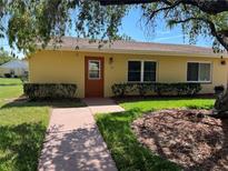 Charming single-story home with well-maintained landscaping and a welcoming walkway to the front door at 401 Dorchester Pl # 62, Sun City Center, FL 33573