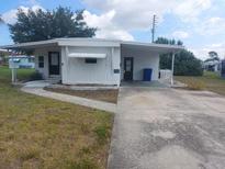 Charming single-story home featuring a covered porch and driveway at 105 Lake Tarpon Dr # 26, Palm Harbor, FL 34684