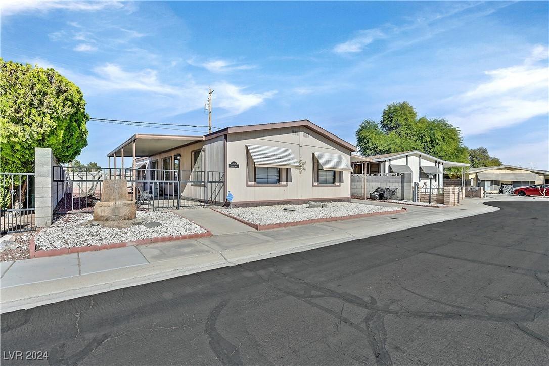 Photo one of 5576 Aldama Rd Las Vegas NV 89122 | MLS 2626090